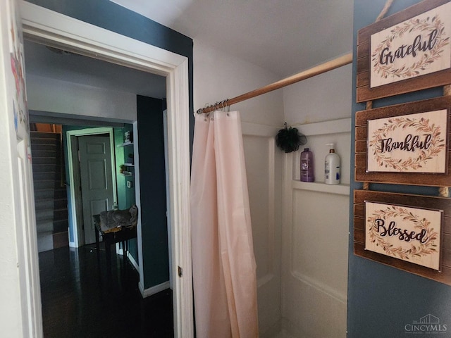 223 Park St, Middletown, OH 45044 - bathroom featuring a shower with curtain
