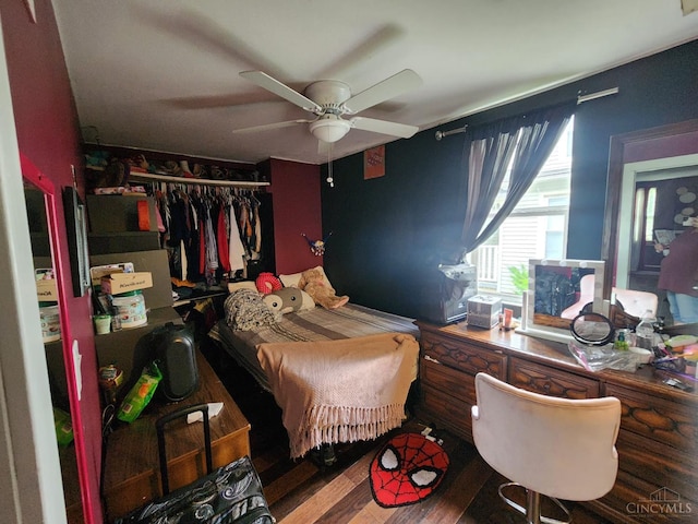 223 Park St, Middletown, OH 45044 - bedroom featuring a closet, wood finished floors, and a ceiling fan