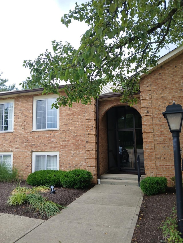 5292 Eaglesnest Dr Unit 41, Green Twp, OH 45248 - entrance to property with brick siding
