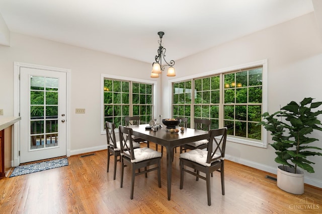 3190 Fox Run Dr, Ross Twp, OH 45013 - dining area featuring light wood-style flooring and a chandelier