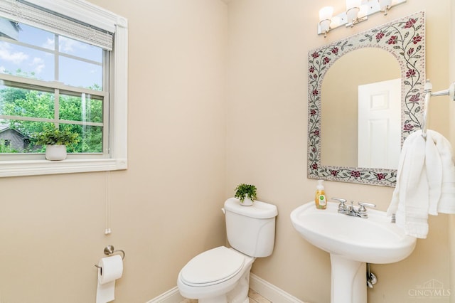 3190 Fox Run Dr, Ross Twp, OH 45013 - bathroom with baseboards and toilet