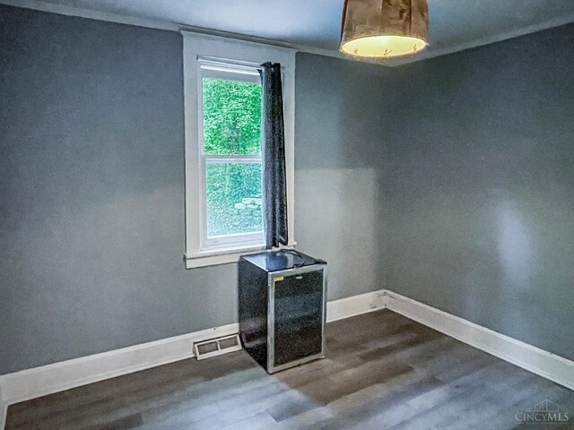 1588 Moon Valley Ln, Anderson Twp, OH 45230 - unfurnished room featuring dark wood-type flooring and baseboards