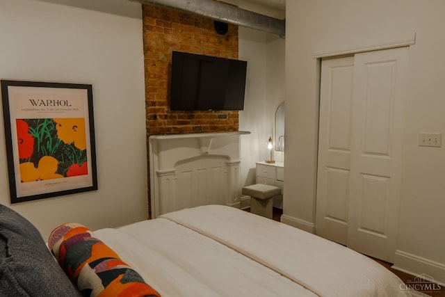 306 Mulberry St Unit 2, Cincinnati, OH 45202 - bedroom featuring baseboards