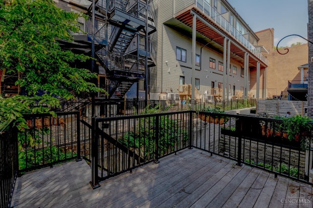 306 Mulberry St Unit 2, Cincinnati, OH 45202 - view of wooden terrace