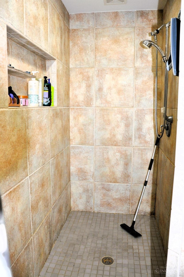 8030 Deershadow Ln, Montgomery, OH 45242 - full bathroom with a tile shower