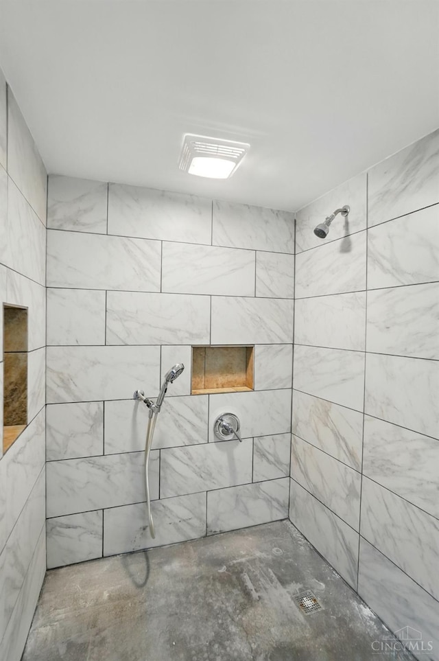 55 Stillmeadow Dr, Pierce Twp, OH 45245 - bathroom featuring a tile shower