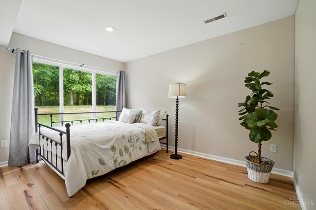 3492 Ballymore Ct, Pierce Twp, OH 45245 - bedroom featuring light wood-type flooring and recessed lighting