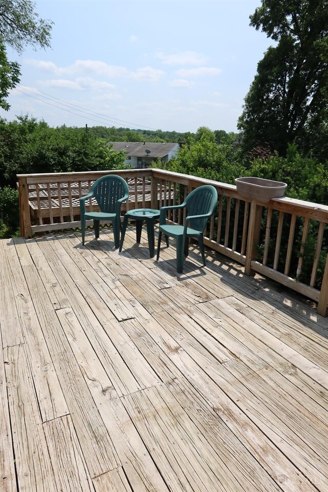 704 Trafalgar Ct, Middletown, OH 45044 - view of deck