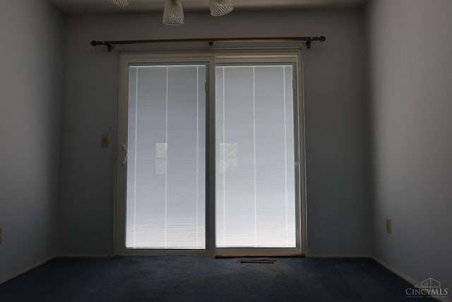 704 Trafalgar Ct, Middletown, OH 45044 - unfurnished room featuring carpet floors