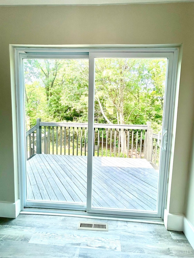 3501 Mcfarlan Rd, Cincinnati, OH 45211 - doorway with plenty of natural light