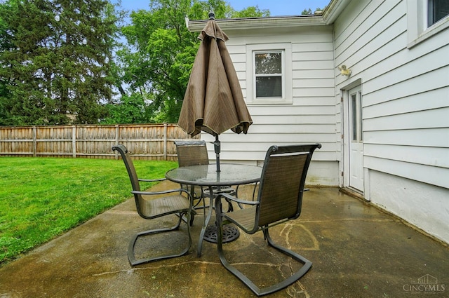 7002 Cambridge Ave, Columbia Twp, OH 45227 - view of patio with outdoor dining area