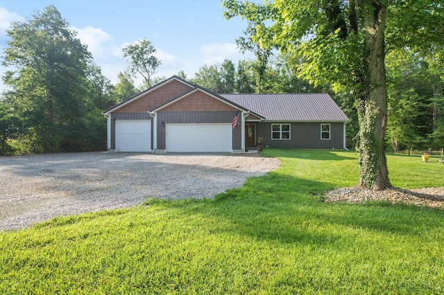6226 Hunt Rd, Wayne Twp, OH 45118 - ranch-style home featuring gravel driveway, a front yard, and a garage