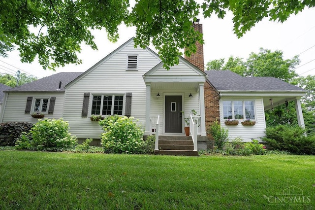 901 W Sunview Dr W, Hamilton, OH 45013 - view of front facade with a chimney, a front yard, and roof with shingles