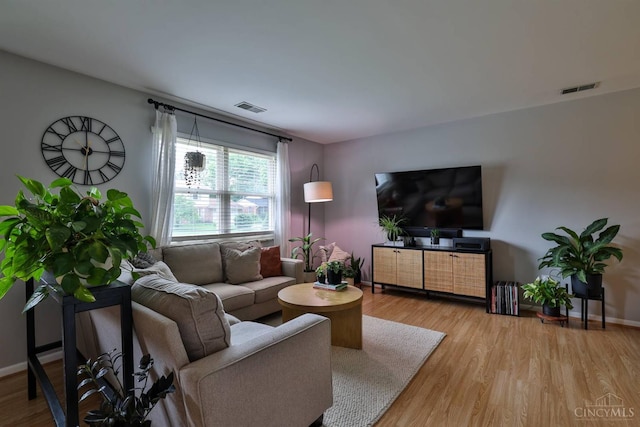 10569 Gloria Ave, Cincinnati, OH 45231 - living room featuring light wood-style floors and baseboards