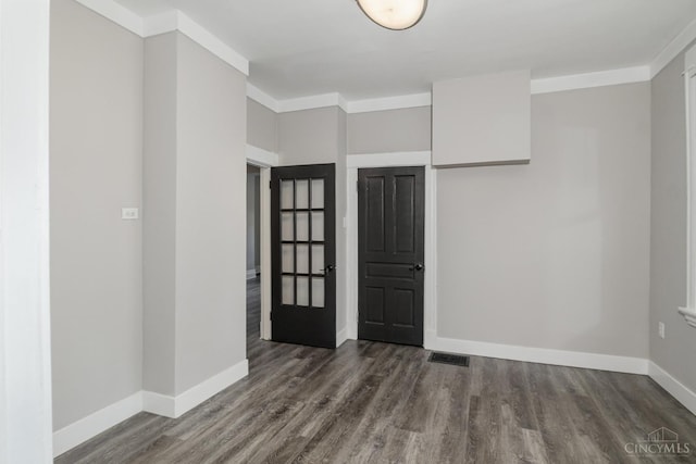 3846 Davis Ave, Cheviot, OH 45211 - entryway featuring dark wood-style floors and baseboards