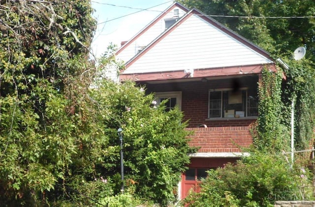 2424 Canterbury Ave, Golf Manor, OH 45237 - view of side of home featuring brick siding