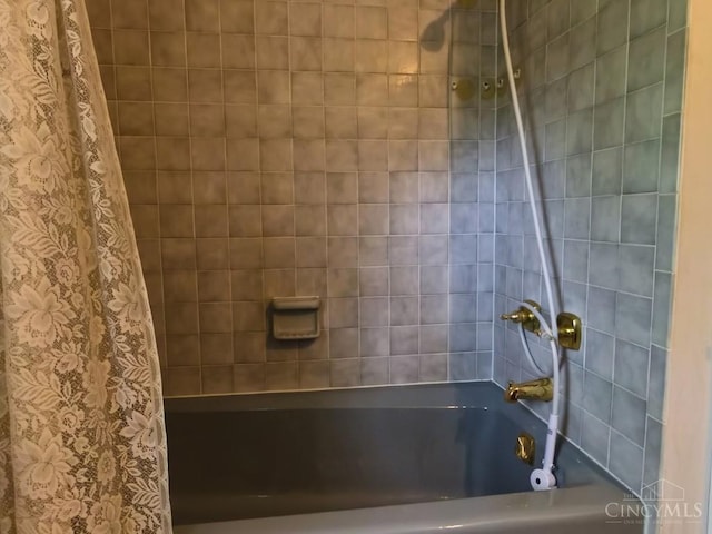 1601 W Concord Rd, Pierce Twp, OH 45102 - full bath with shower / bath combination with curtain