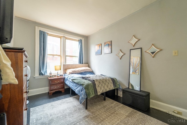 3896 Reading Rd Unit M, Cincinnati, OH 45229 - bedroom with baseboards and dark carpet