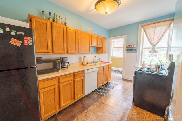 3896 Reading Rd Unit M, Cincinnati, OH 45229 - kitchen featuring black appliances and light countertops