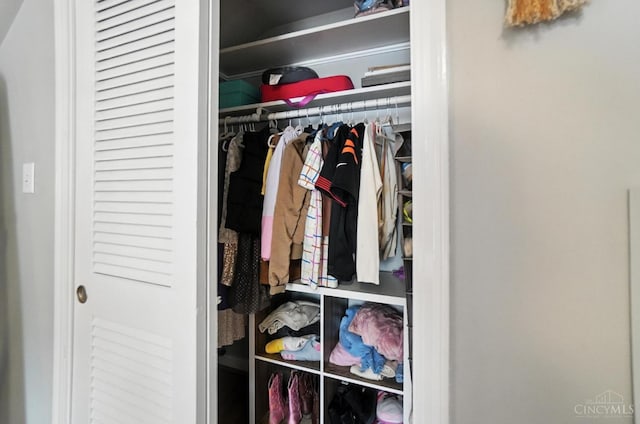 3862 Settle Rd, Mariemont, OH 45227 - view of closet