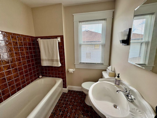 2617 Milton Rd, Middletown, OH 45042 - full bath featuring toilet and baseboards