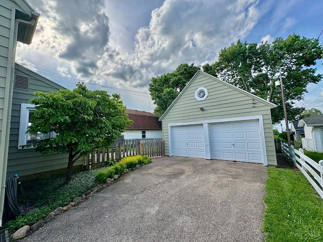 2617 Milton Rd, Middletown, OH 45042 - view of detached garage