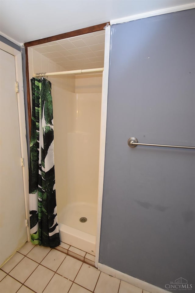 4923 Columbia Cir Unit 139, West Chester, OH 45011 - full bathroom with a shower with curtain and tile patterned floors
