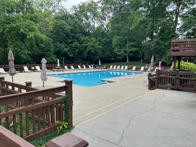 4989 Lord Alfred Ct, Sharonville, OH 45241 - community pool with a patio area and view of scattered trees