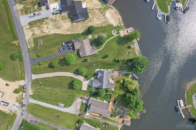440 Waynoka Dr, Franklin Twp, OH 45171 - aerial view of property and surrounding area with a large body of water