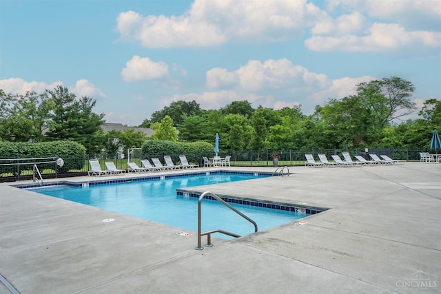 3779 Windyhollow Way, Mason, OH 45040 - community pool with a patio