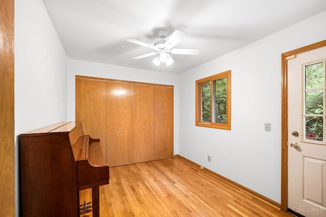 3057 Fox Den Ln, Anderson Twp, OH 45244 - unfurnished bedroom featuring light wood finished floors, a closet, and a ceiling fan