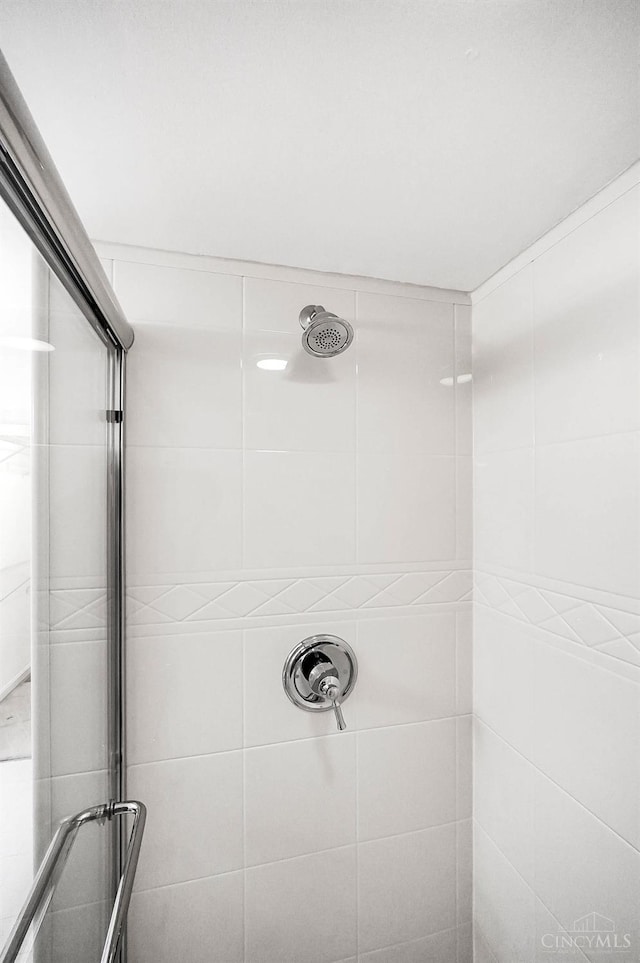3057 Fox Den Ln, Anderson Twp, OH 45244 - bathroom view of a tile shower