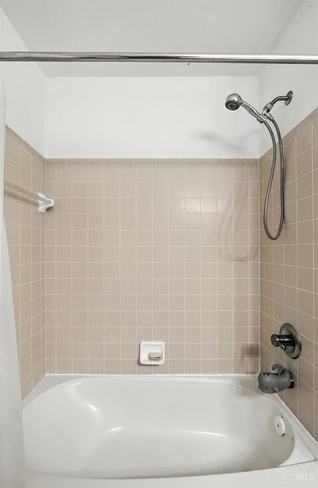 10285 Plantation Pointe Dr, Symmes Twp, OH 45140 - bathroom with shower / washtub combination