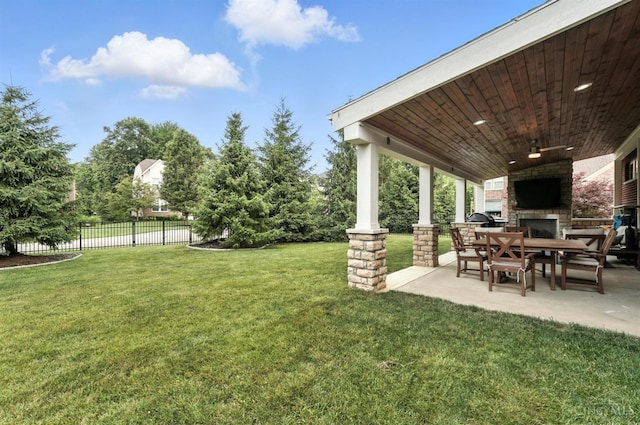 10285 Plantation Pointe Dr, Symmes Twp, OH 45140 - view of yard with a patio, outdoor dining area, and a ceiling fan