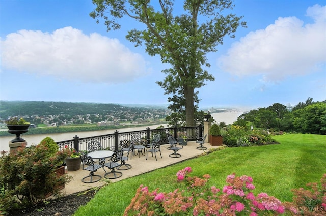 2401 Ingleside Ave Unit 8D, Cincinnati, OH 45206 - surrounding community with a patio, a yard, and a water view