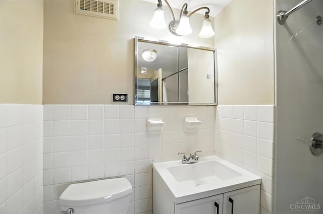 2401 Ingleside Ave Unit 8D, Cincinnati, OH 45206 - bathroom with tile walls and vanity