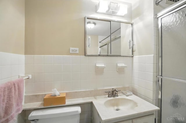 2401 Ingleside Ave Unit 8D, Cincinnati, OH 45206 - full bath featuring tile walls, an enclosed shower, and vanity