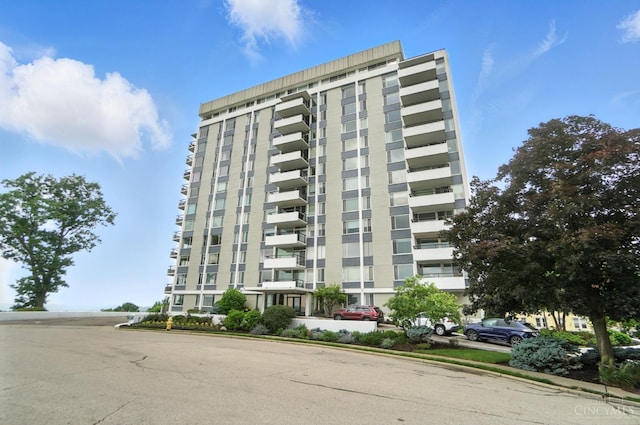 2401 Ingleside Ave Unit 8D, Cincinnati, OH 45206 - view of apartment building / complex