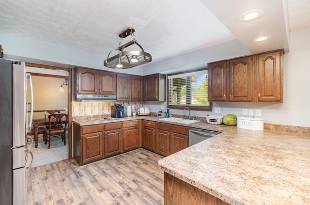 501 Tara Oaks Dr, Middletown, OH 45042 - kitchen with appliances with stainless steel finishes, light wood-type flooring, light countertops, recessed lighting, and under cabinet range hood