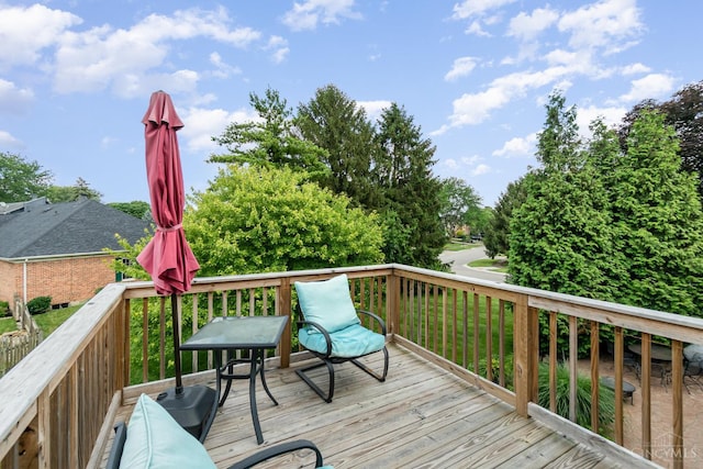 501 Tara Oaks Dr, Middletown, OH 45042 - view of wooden deck