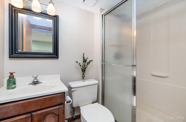 501 Tara Oaks Dr, Middletown, OH 45042 - full bath with vanity and a shower with door