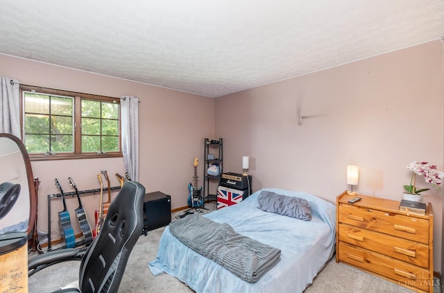 501 Tara Oaks Dr, Middletown, OH 45042 - bedroom featuring carpet floors and a textured ceiling