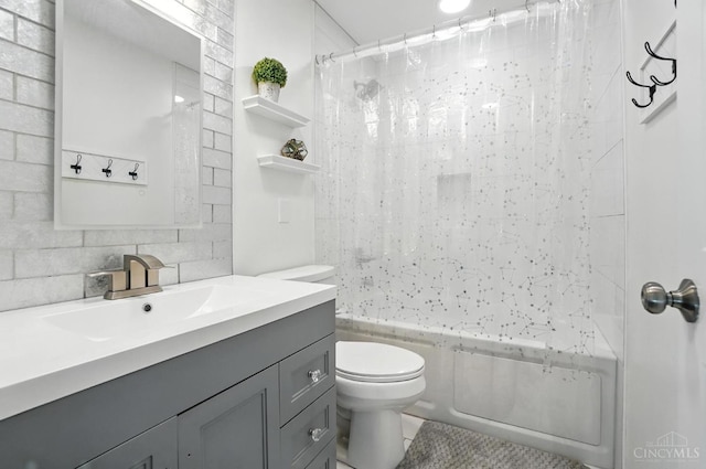 4870 Highland Oaks Dr, Green Twp, OH 45248 - bathroom featuring shower / tub combo, vanity, and decorative backsplash