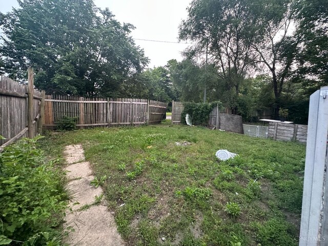 1812 Carroll Ave, Middletown, OH 45042 - view of yard