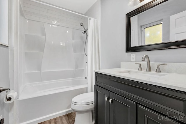 711 Van Roberts Pl, Wyoming, OH 45215 - bathroom featuring vanity, shower / bath combo, and wood finished floors