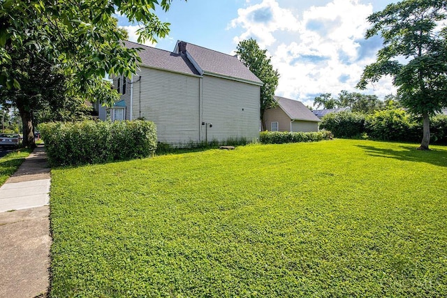 711 Van Roberts Pl, Wyoming, OH 45215 - view of grassy yard