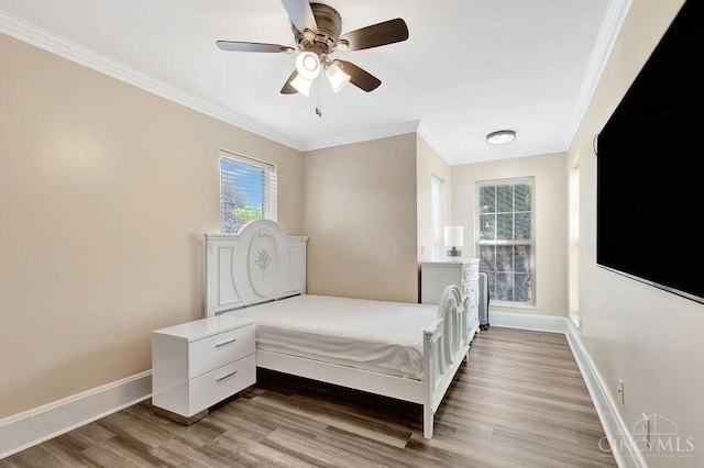 711 Van Roberts Pl, Wyoming, OH 45215 - bedroom with crown molding, wood finished floors, and a ceiling fan