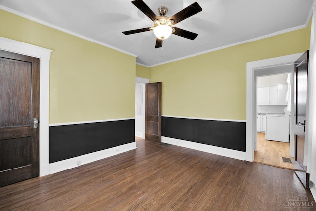 3459 Alta Vista Ave, Cheviot, OH 45211 - unfurnished room featuring wood finished floors, ornamental molding, and a ceiling fan