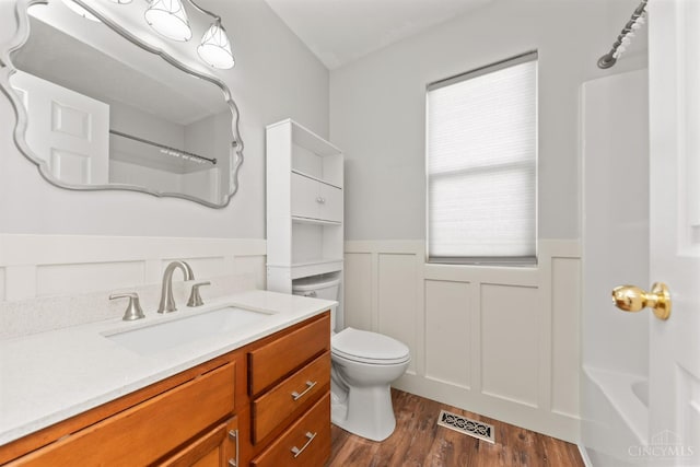 216 Lights Pointe Ct, New Richmond, OH 45157 - full bathroom with vanity, bathing tub / shower combination, wainscoting, and wood finished floors