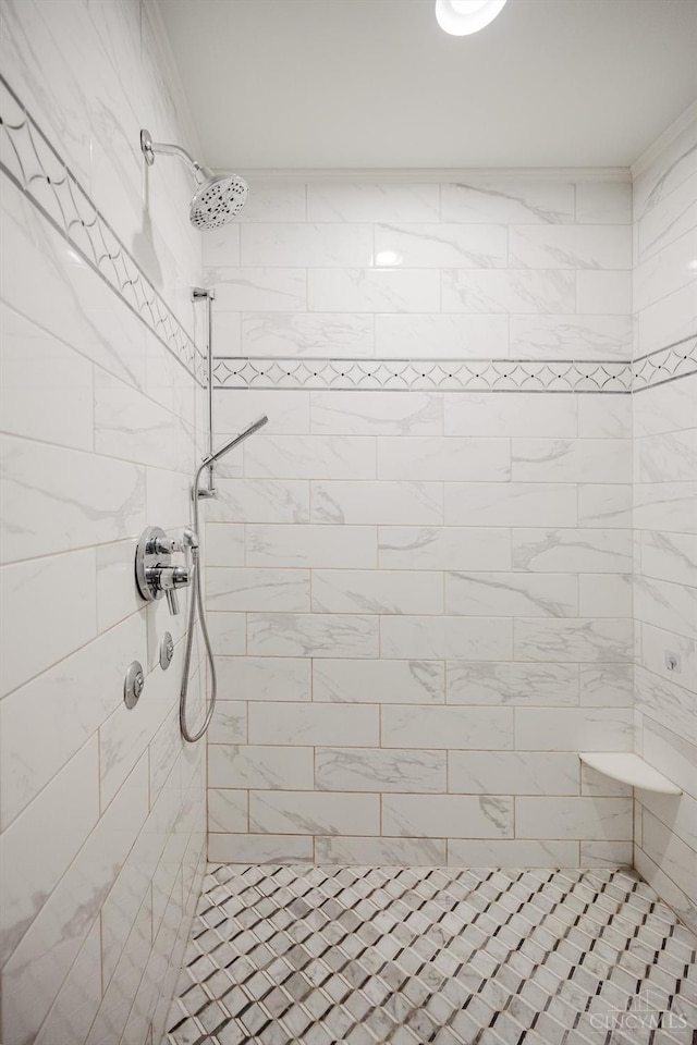 5815 Running Fox Ln, Mason, OH 45040 - full bath with a tile shower
